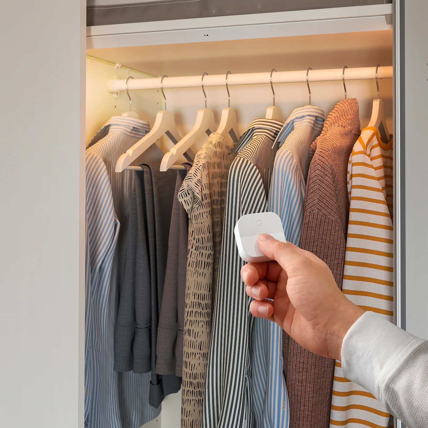 IKEA ÖVERSIDAN LED Wardrobe Lighting Strp W Sensor Dimmable White 18 " 6 IKEA ÖVERSIDAN LED Wardrobe Lighting Strp W Sensor Dimmable White 18 " - Image 4